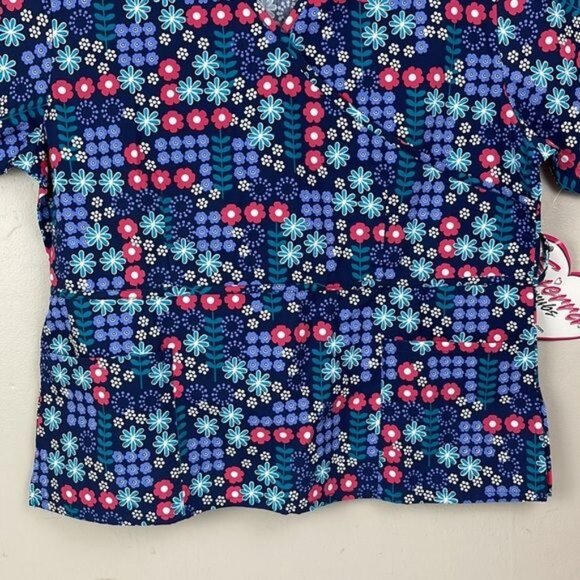 Sierra Women's Blue Pink Floral Scrub Top Large NWT nurse office periwinkle vet - Picture 5 of 8